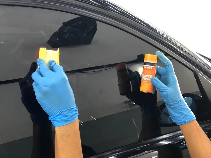 Aplikasi Glass Coating pada kaca samping mobil